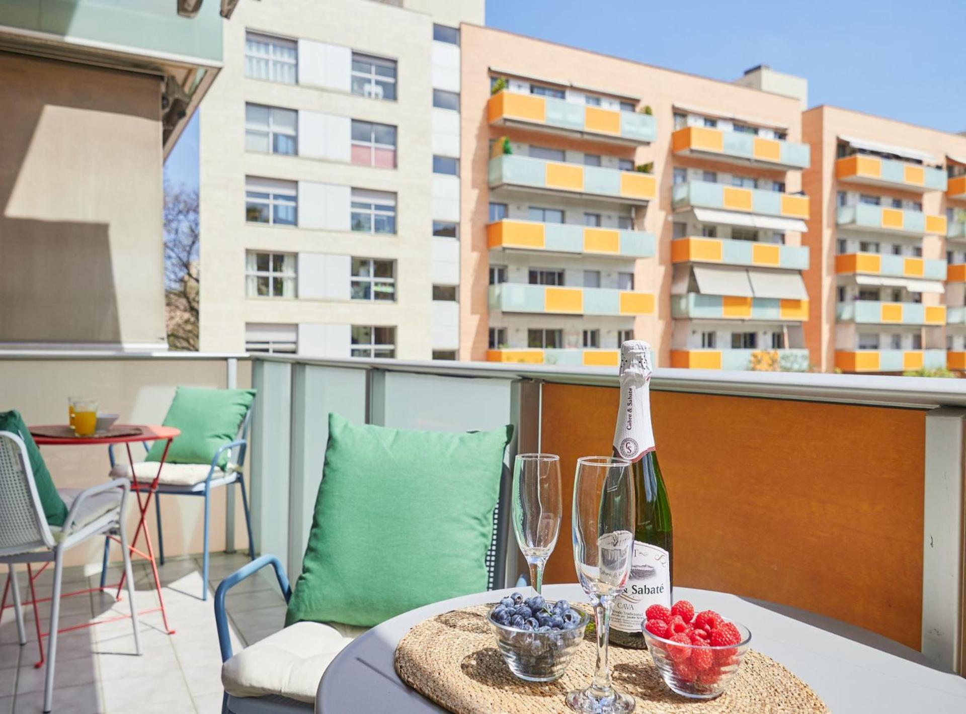 Vila Olimpica Pool Suites Barcelona Exterior photo